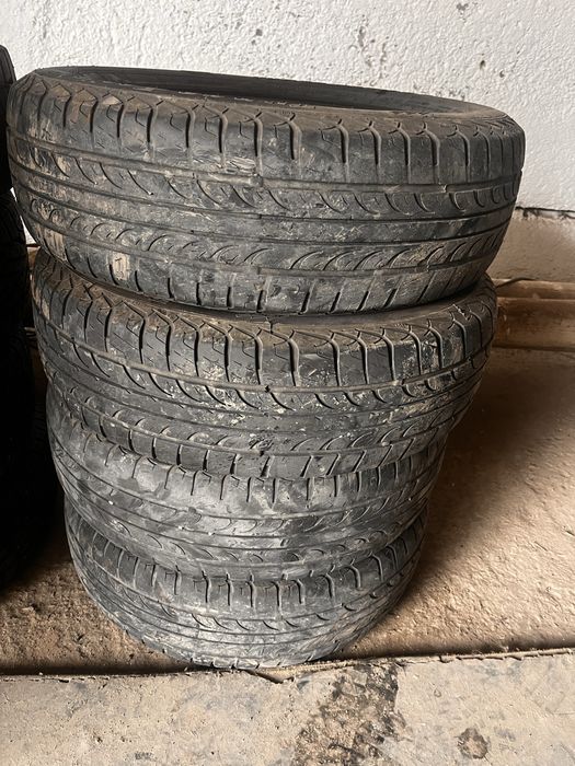 Продам летнюю резину стояли на приоре