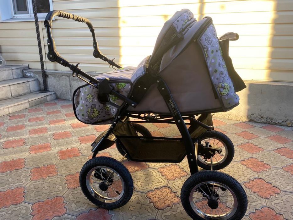 Продам коляску гном состояние новое подарили не пользовались