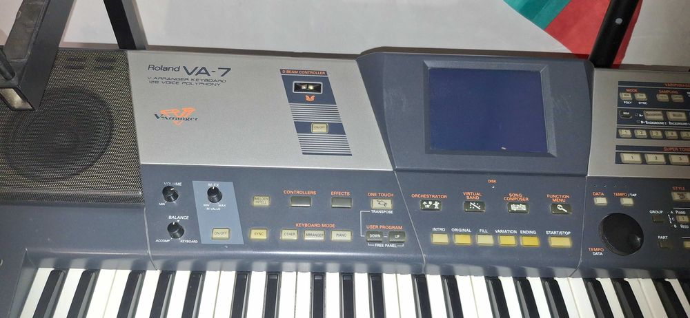 Продавам легендарния клавир Roland VA-7