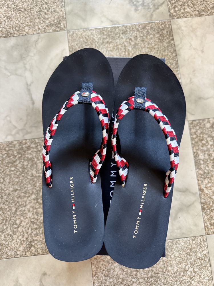 Tommy Hilfiger чехли/джапанки на платформа, 40 номер