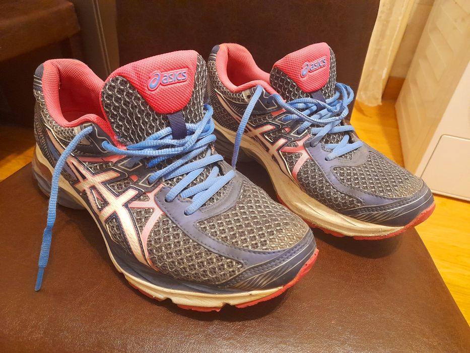 Pantofi sport adidasi marca Asics nr.42