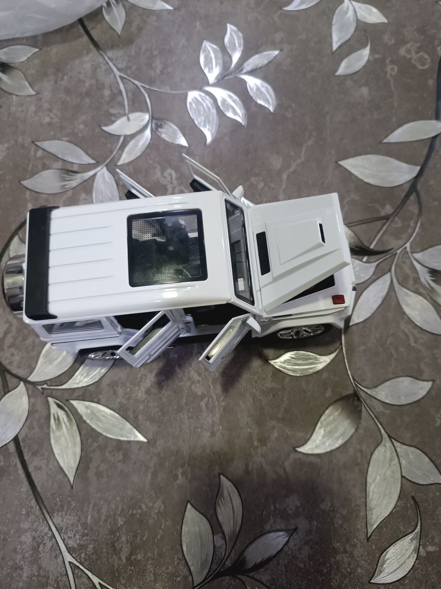 Продам металлическую большую новую машинку