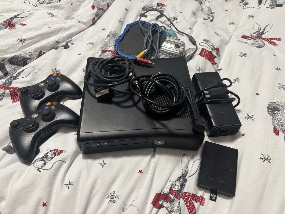 Xbox 360 + 2 controlere + playforma skylanders + ssd 500 gb