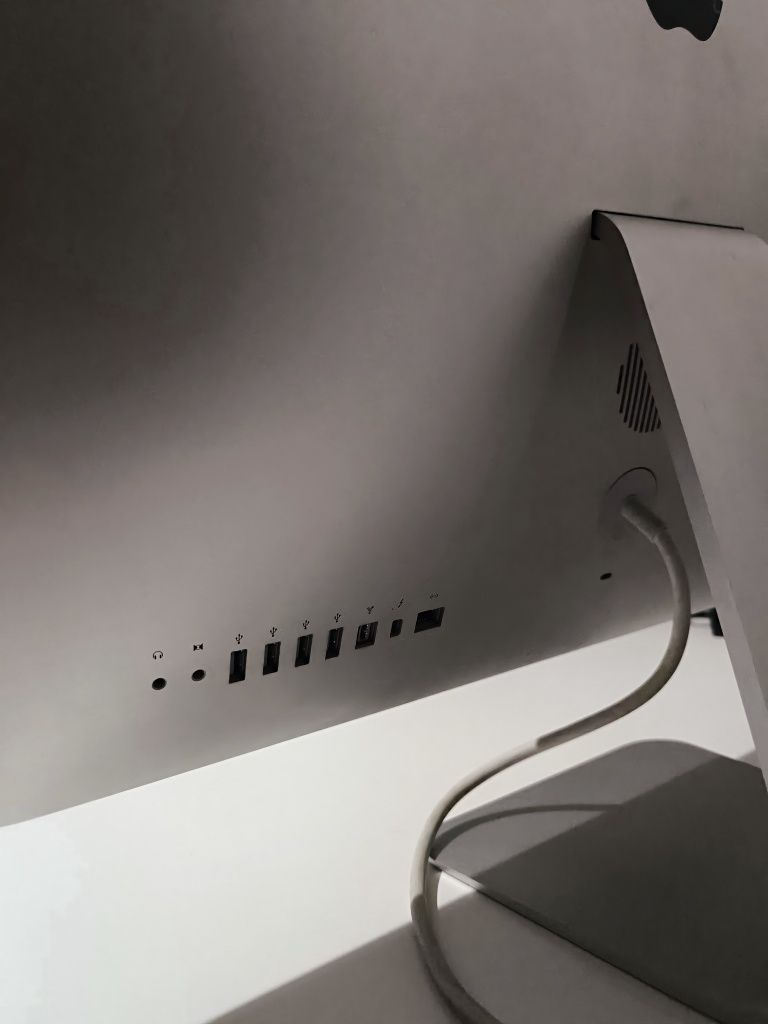 Моноблок Apple iMac 21.5 A1311