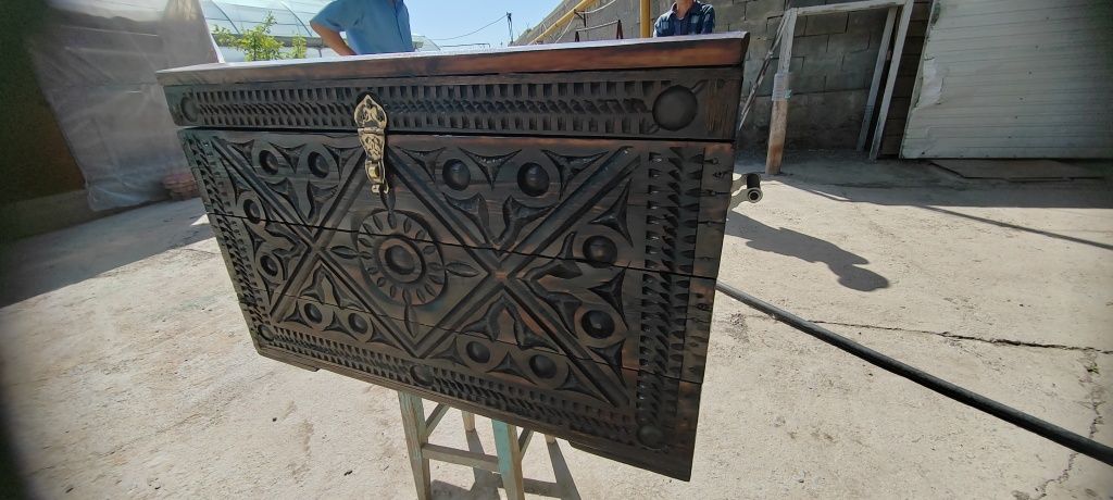 Сундук из чистого дерева