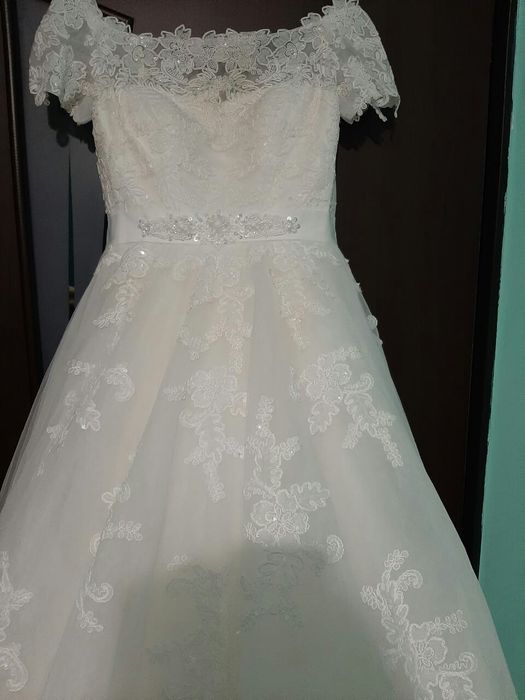 Продам свадебное платье в отличном состоянии размер 46-48