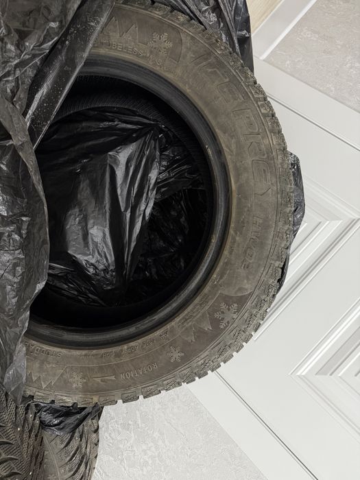 215/60R16 Покрышки зимнии шипованные б/у 4 штук