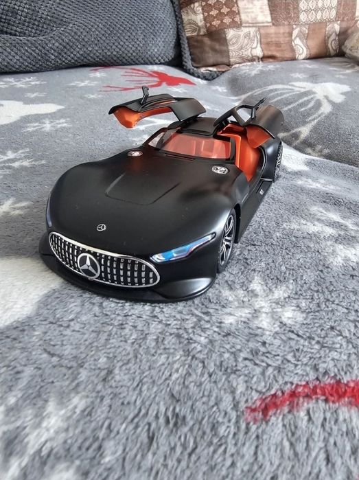 Macheta metalica Mercedes-Benz amg vision gt marime 1:24 noua