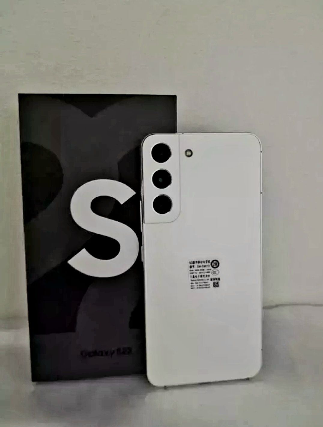 Samsung Galaxy S22 8/256Gb,120Hz, флагман  SM-S901B, white телефон