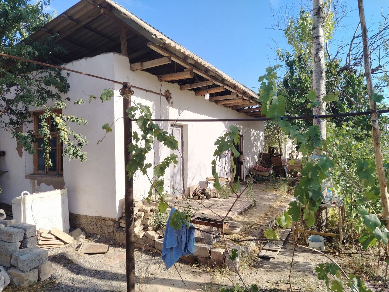 Uy sotiladi uchastka