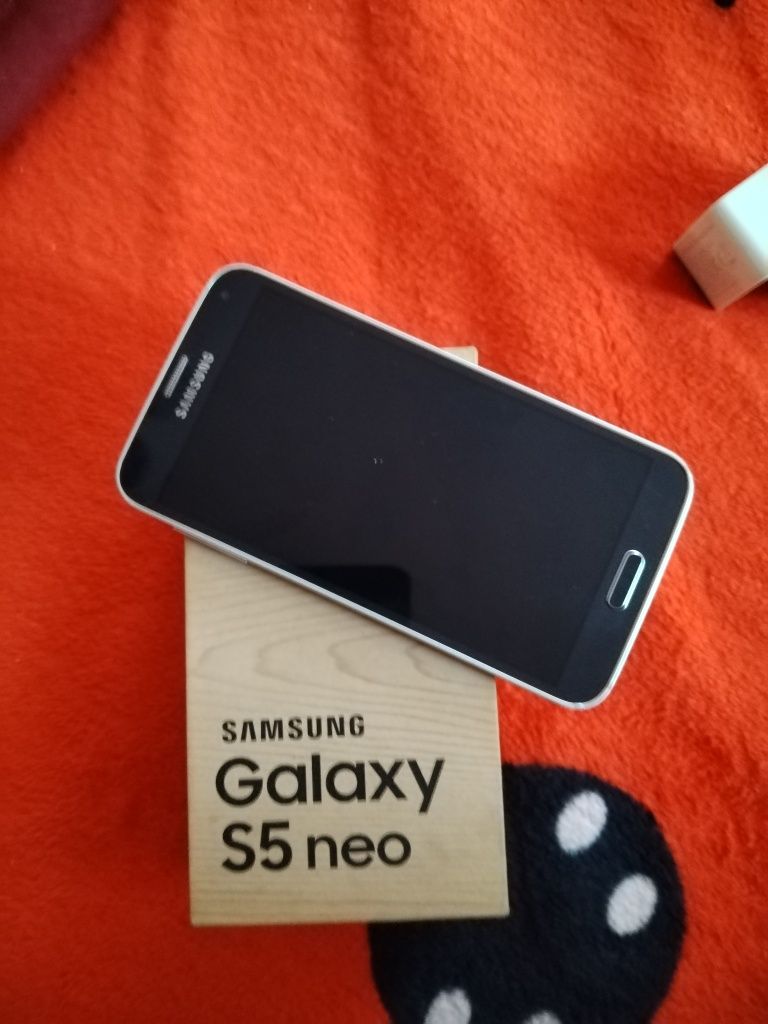 Vand telefon Samsung Galaxy S5 neo. Telefon on stare buna .