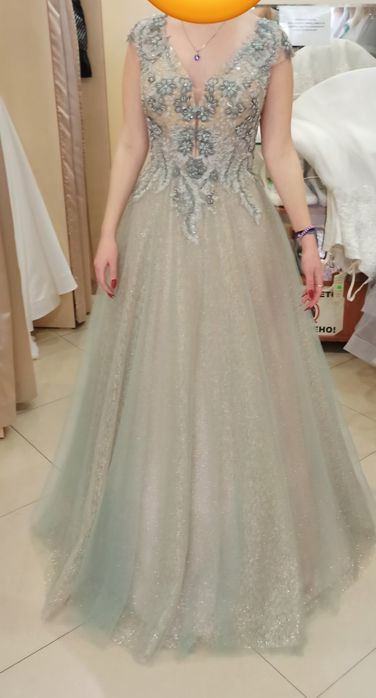 Абитуриенска рокля