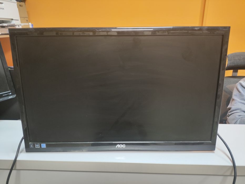 Монитор 23й Аос с креплением на стену