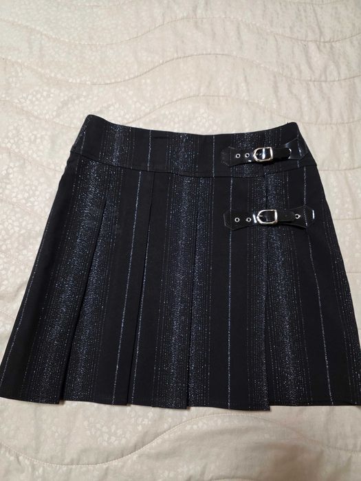 Дамска пола, размер XS, черна с лъскави нишки