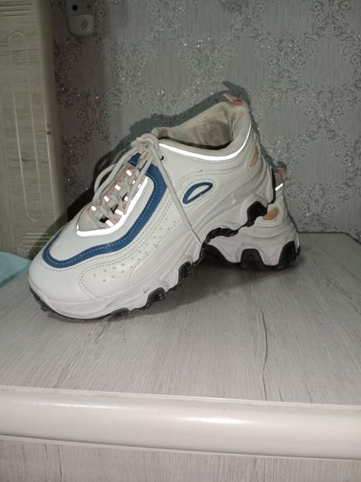 Срочно Продам кроссовки