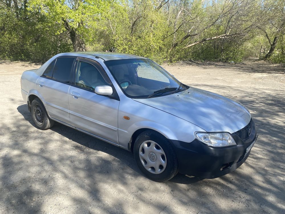 Продам машину mazda familia