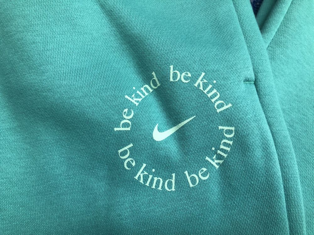 НОВО Nike Be Kind Flared Fleece Joggers ОРИГИНАЛНО дамско долнище М