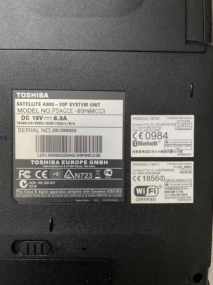 Laptop Toshiba Satellite A300 15,4" рестартира се.