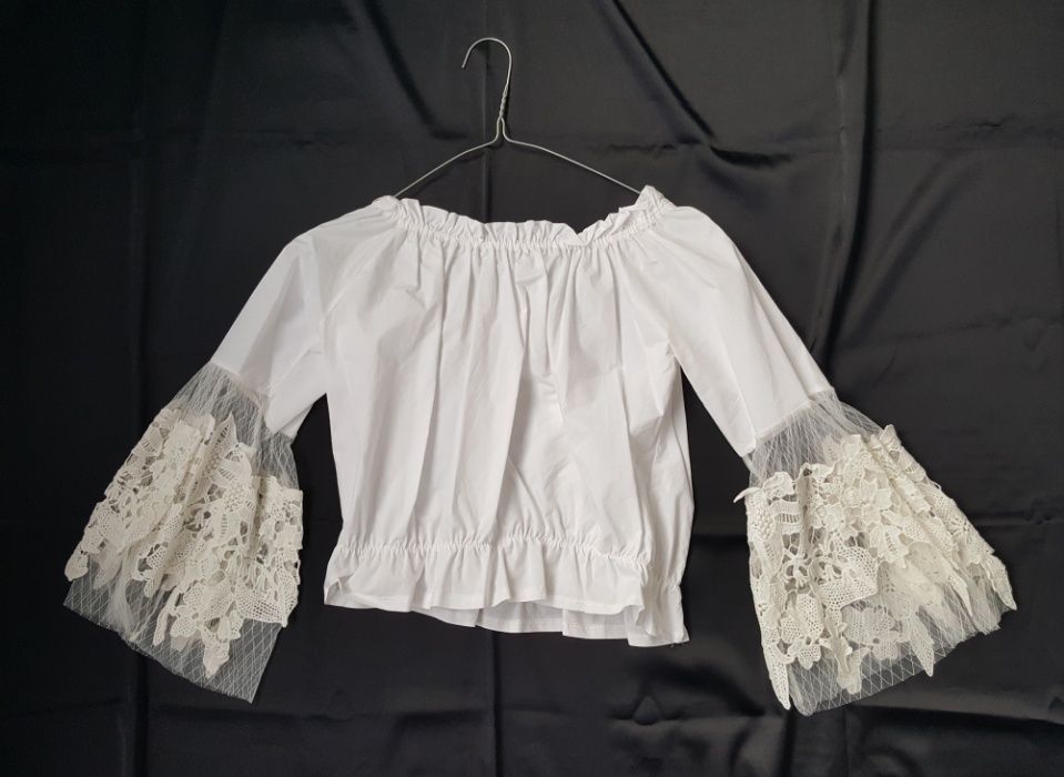 Продавам бяла блуза с дантелени ръкави Danaya Fashion
