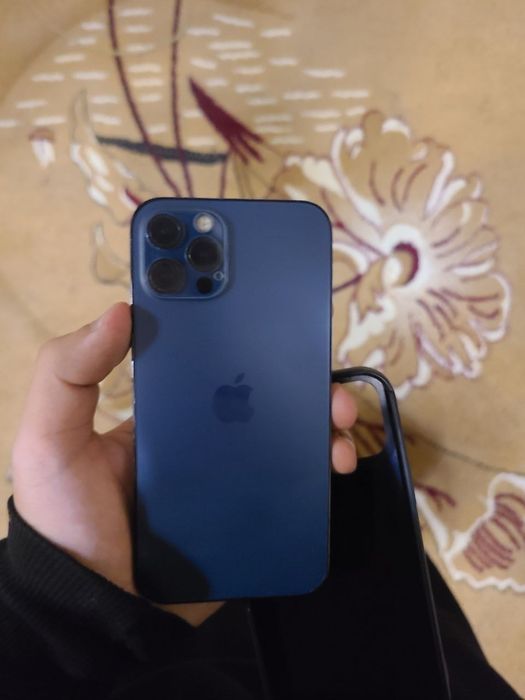 Срочна сотилади Iphone 12 pro