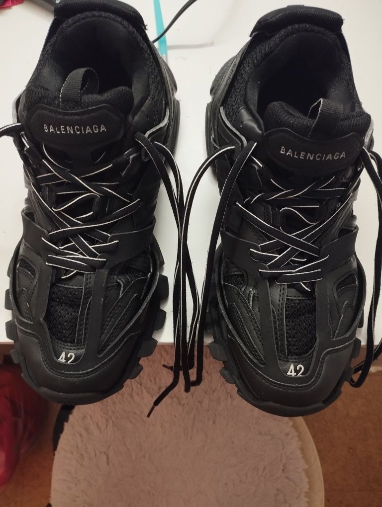 Balenciaga track