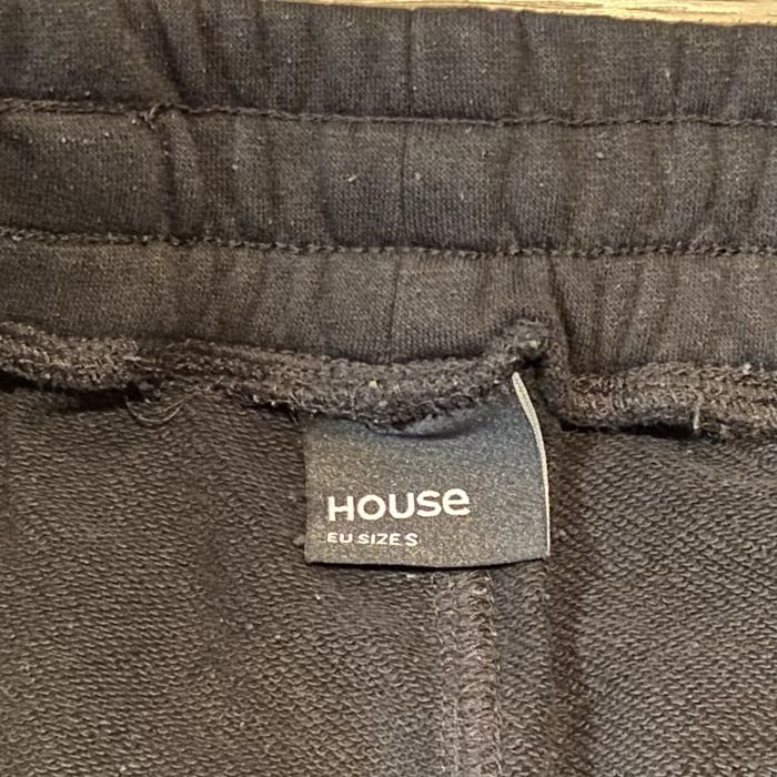 Pantalonu scurti House, marime S