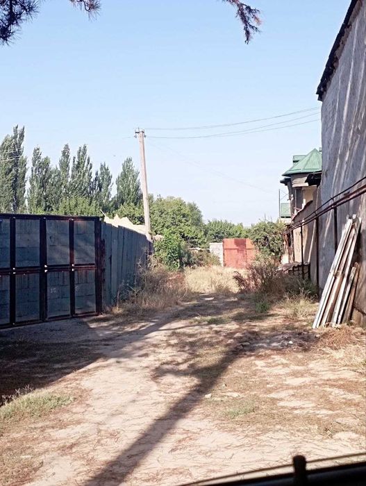 Uy hovli sotiladi