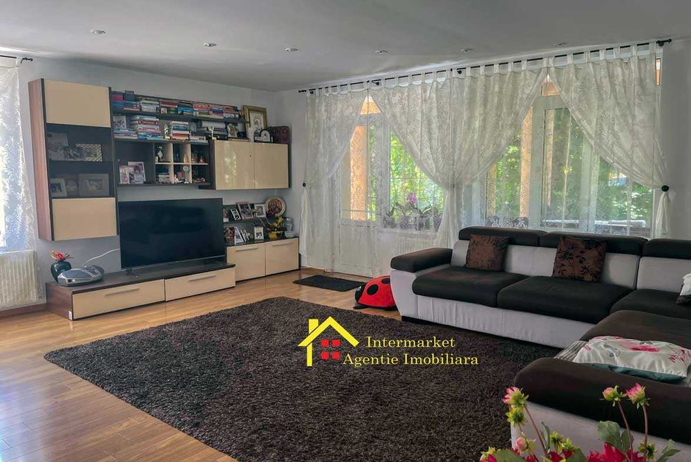 de vanzare casa tip vila zona Dedeman