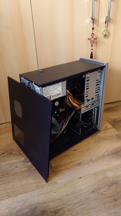 Carcasa PC Delux ATX midletower + sursa 400W