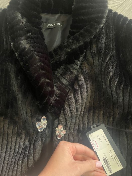 Къса връхна официална дреха