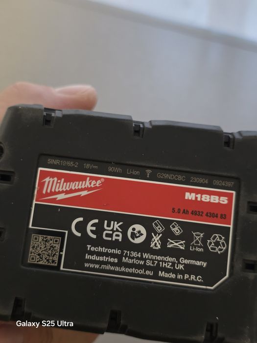 Vând 2 acumulatori/baterii milwaukee  5 ah