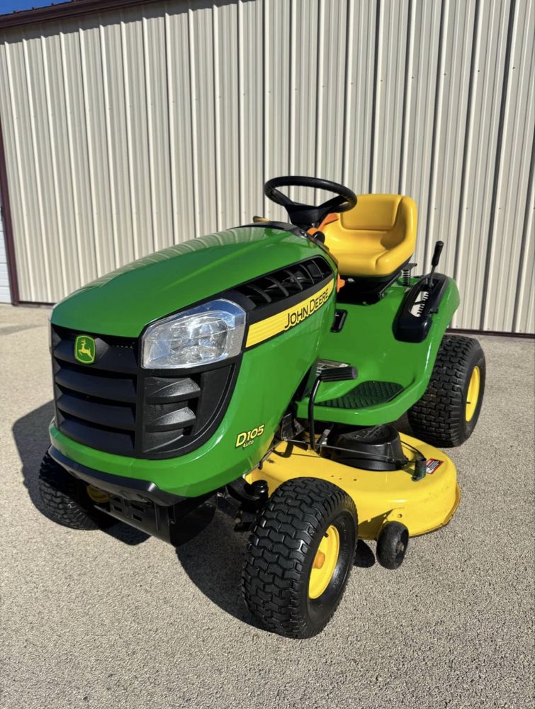 Тракторна моторна косачка John Deere D 105 Auto
