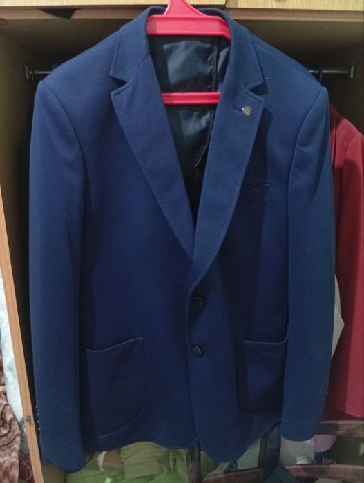 Пиджак за 200 000 сум почти новый насили 2-3 раза