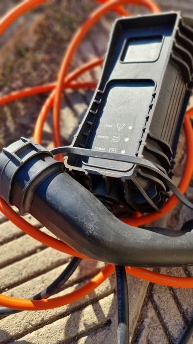 Зарядна станция Aptiv за електромобили  Пежо и Ситроен.