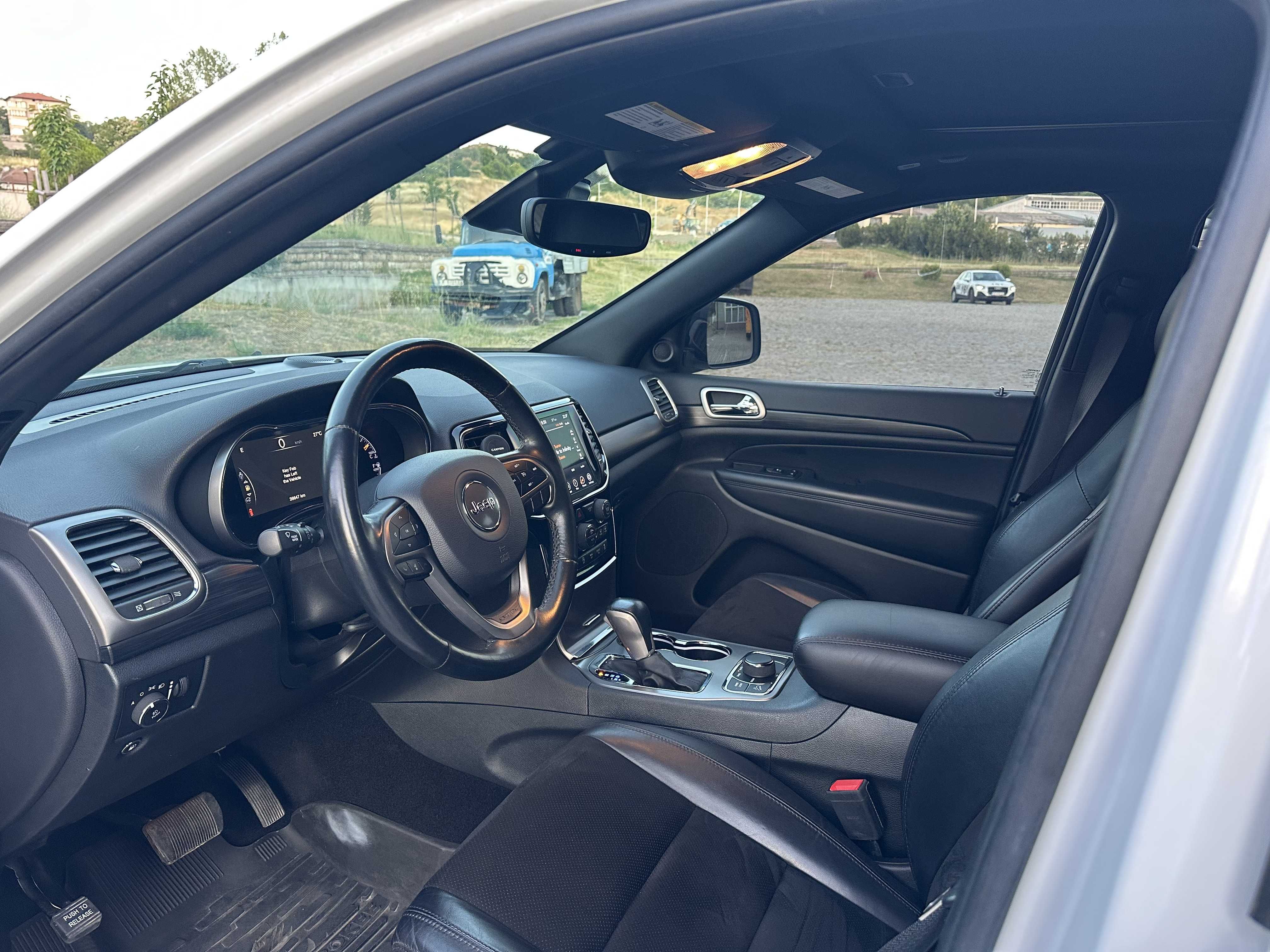 Jeep Grand Cherokee Laredo 4x4, 37 000 км., Black&White Edition