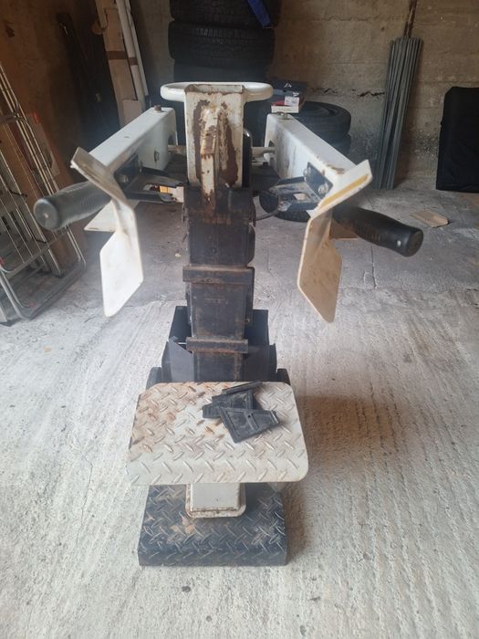 Vând spărgător pentru lemn