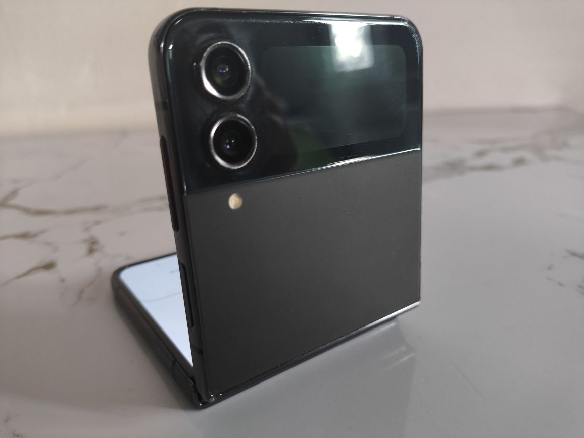 SAMSUNG GALAXY FLIP 4 в отличном состоянии/оригинал/128GB/супер сотка.