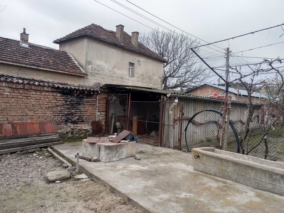 Продава се Къща в с. Долни Луковит, Област Плевен - 900 кв.м за 32 €/кв.м - Снимка #3