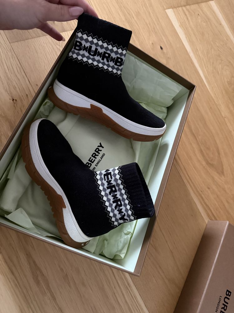 Оригинални детски кецове Burberry