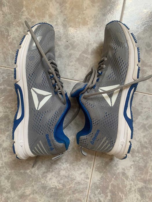 Продавам маркови маратонки оригинал марка reebok.