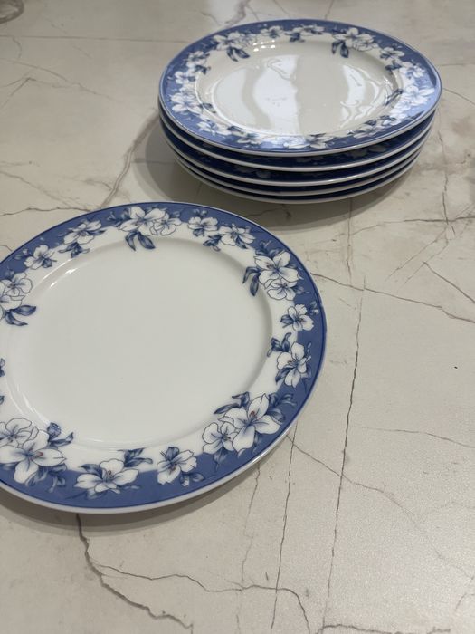 Продается посуда: тарелки, салатницы, поварешки