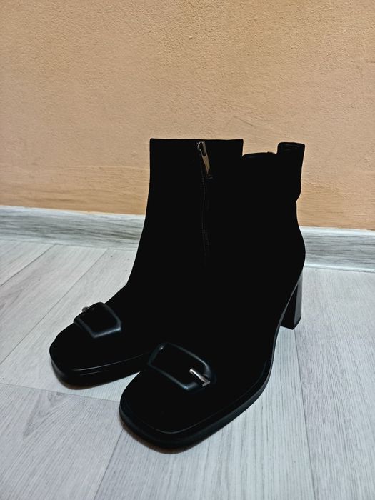 Продаются женские ботильоны