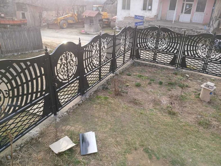 Porti din tabla decupata
