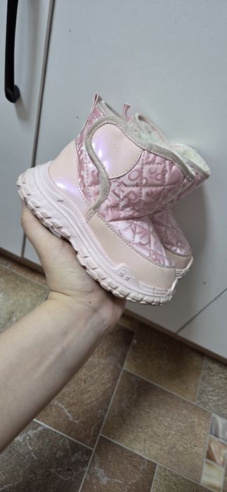 Продам детскую обувь зимнюю в хорошем состоянии