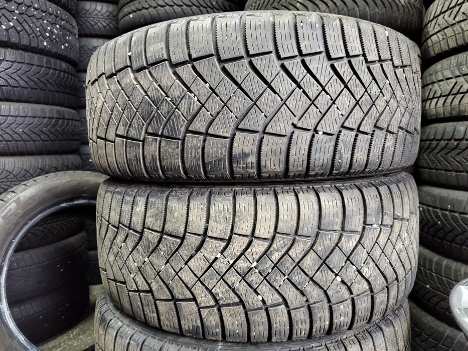 Продавам 4 зимни гуми 205/50/17 Pirelli