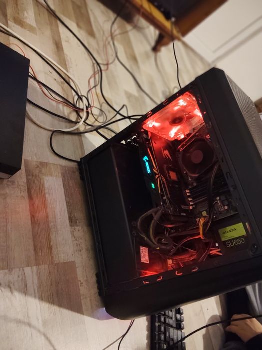 Vând PC gaming ,+monitor aoc 165hz 23.6 .. lua-ți cât e cald ,