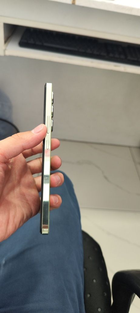 Vivo Y100.  Ideal