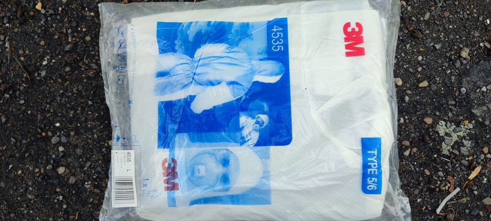 Echipament protecție combinezon și mănuși protectie