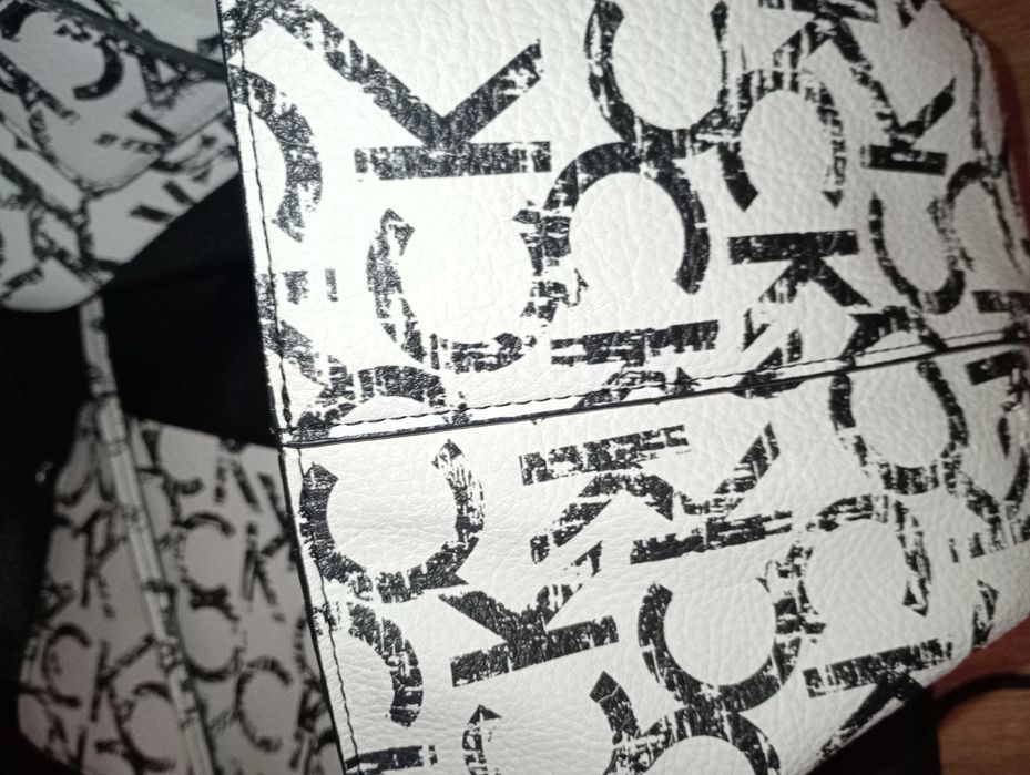 Дамска чанта Calvin Klein original  бяло и черно брандирана