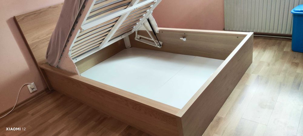 Malm 140х200 ,легло с повдигащ механизъм и матрак.